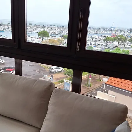 Vaste Avec Vue Sur Le Port De Plaisance Daire