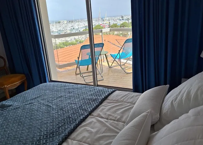 Vaste Avec Vue Sur Le Port De Plaisance Arcachon